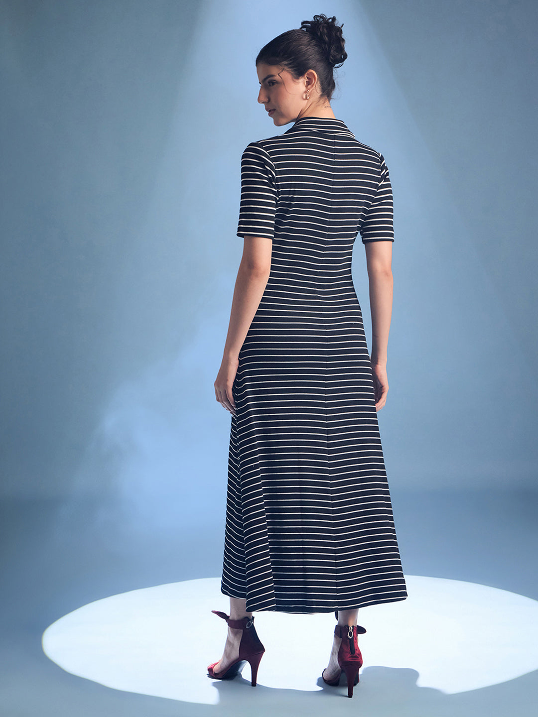 Stretchable Front Zip-up Midi Dress