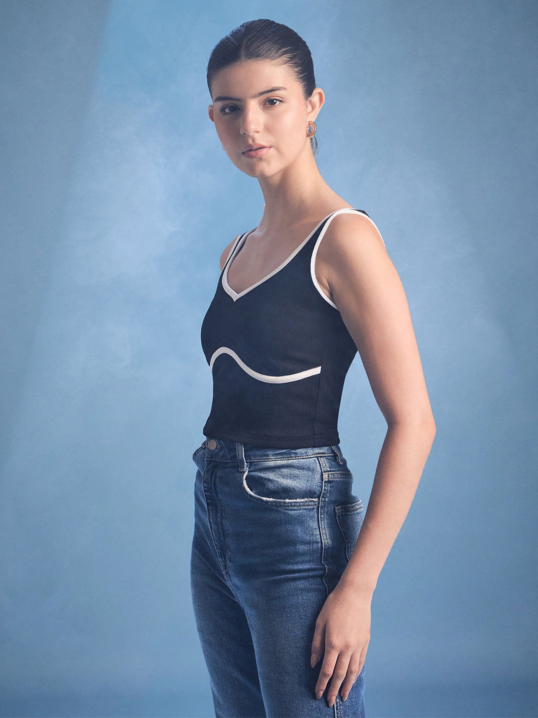 Stretchable Contrast Bordered Ribbed Crop Top