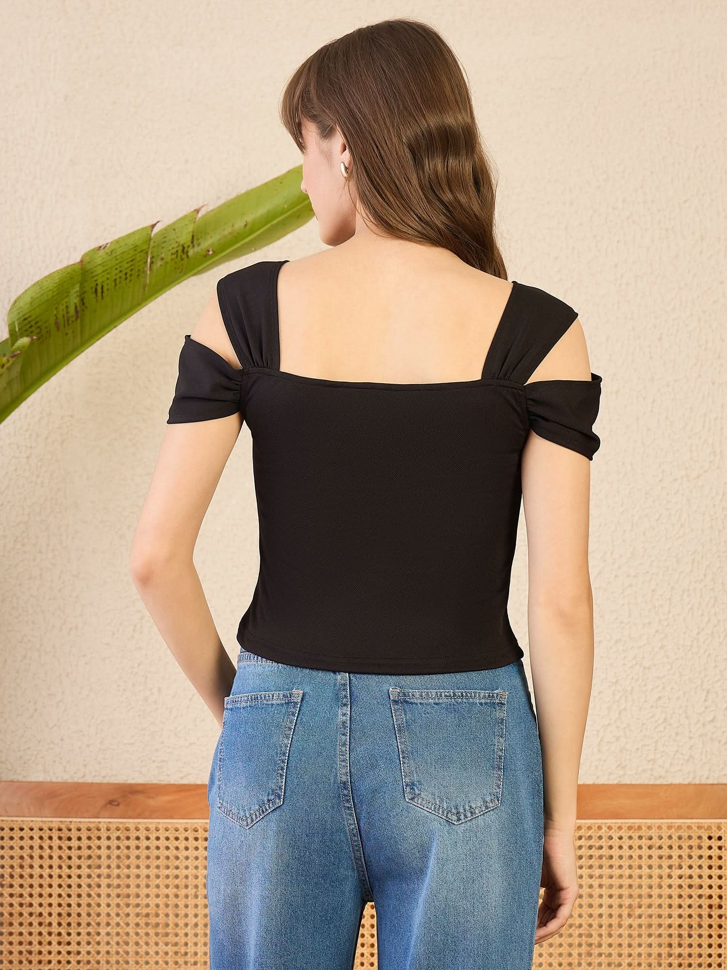 Stretchable Cold Shoulder Fitted Top