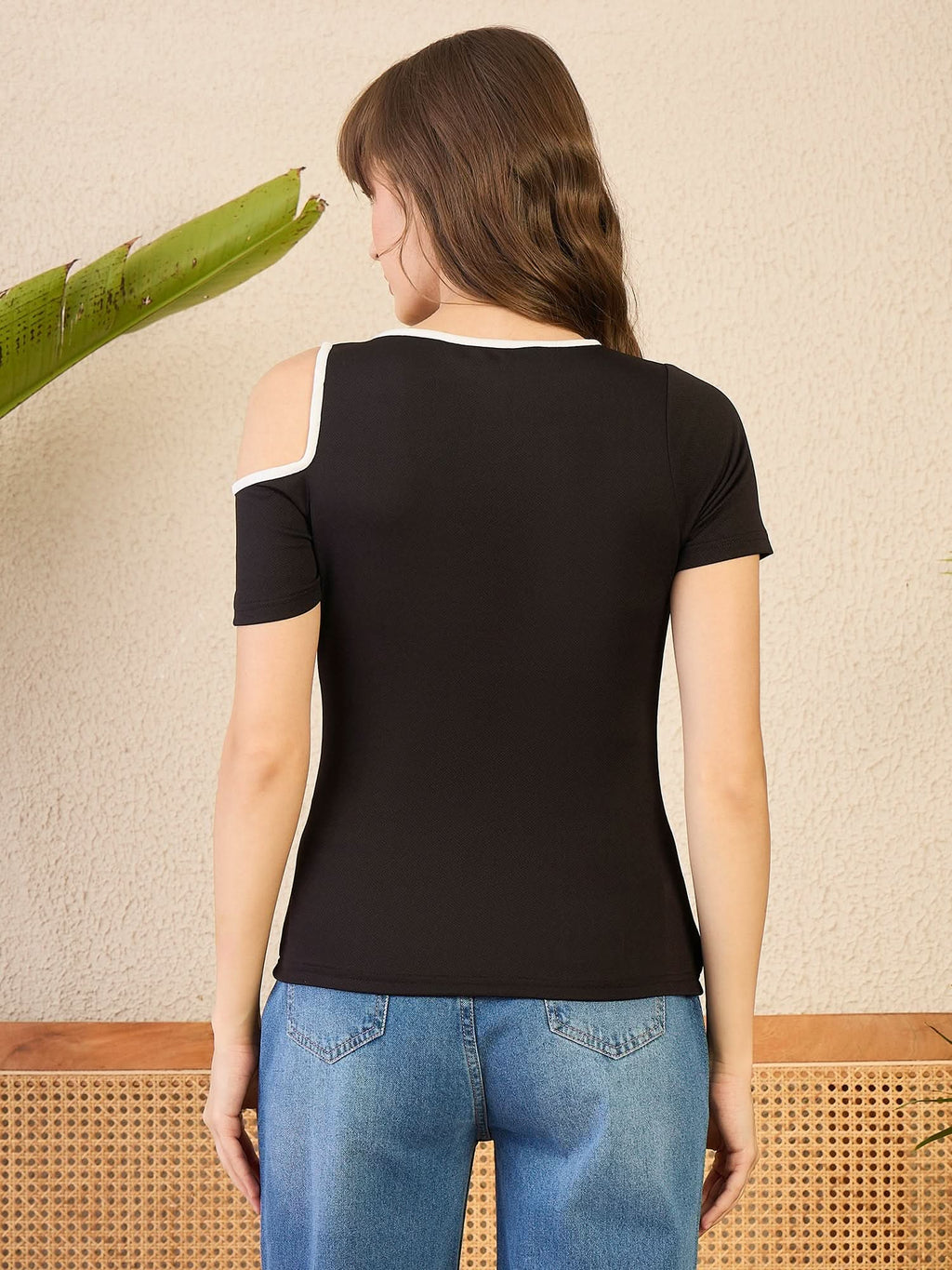 Stretchable Contrast Binding Cutout Top